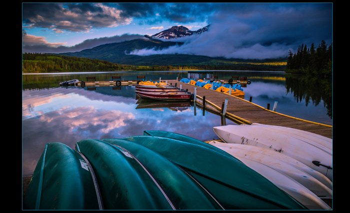 Pyramid-Lake-Jasper-National-Park-Alberta-Canada-Boats-Canoes-Sunrise-Fog