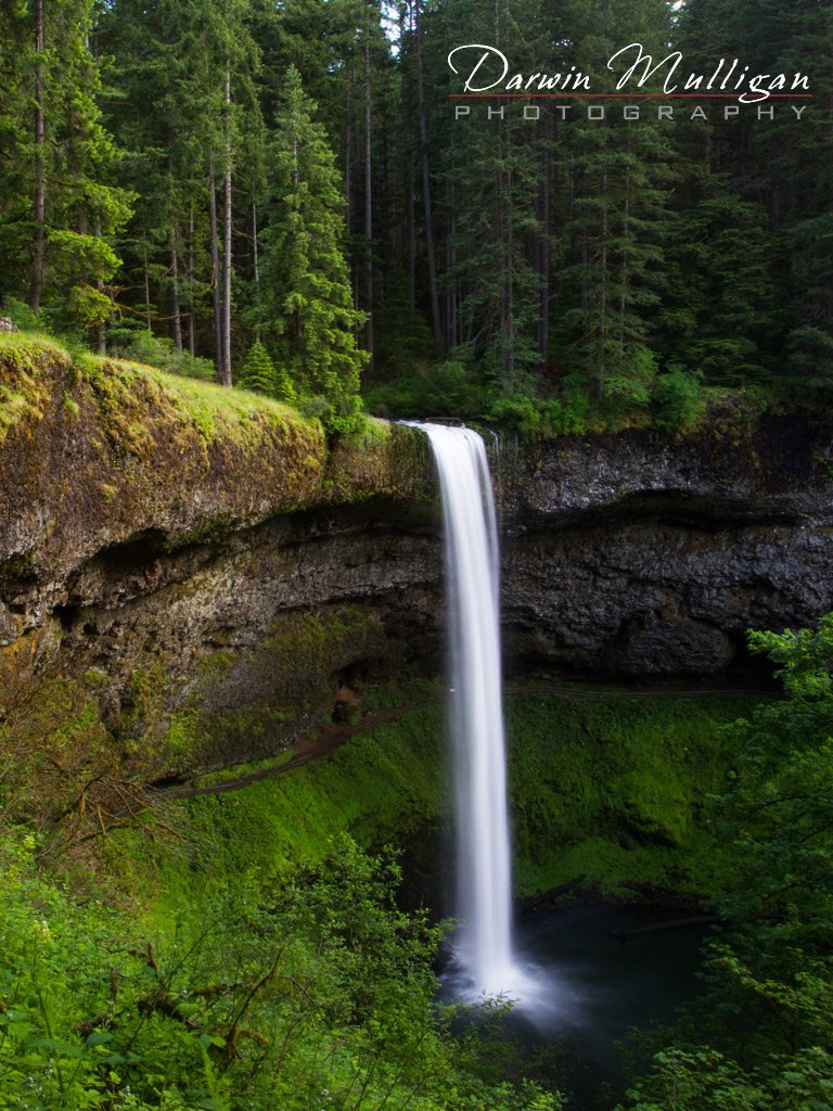 Waterfall-slow-shutter-speed-Silver-Falls-State-Park-Oregon