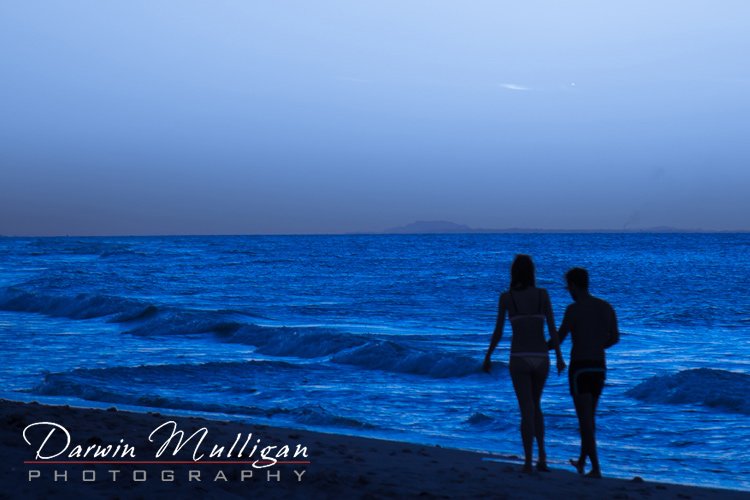 Silhouette-of-couple-walking-on-the-beach-Varadero-Cuba